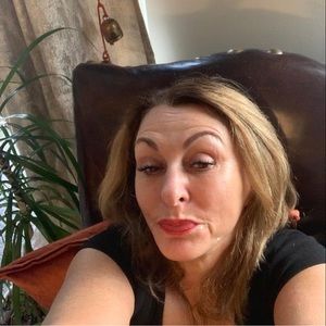 Meet your Posher, Deborah